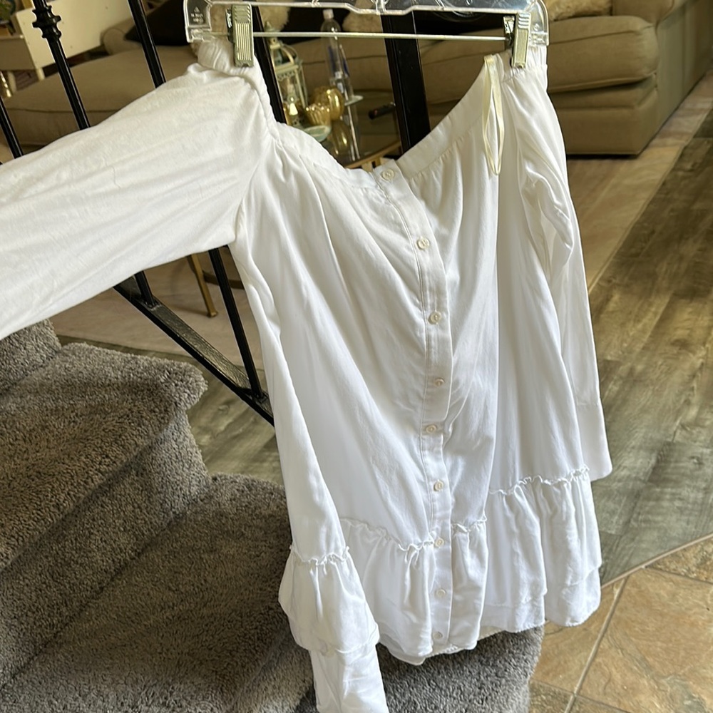 Off the shoulder white detailed shirt dress